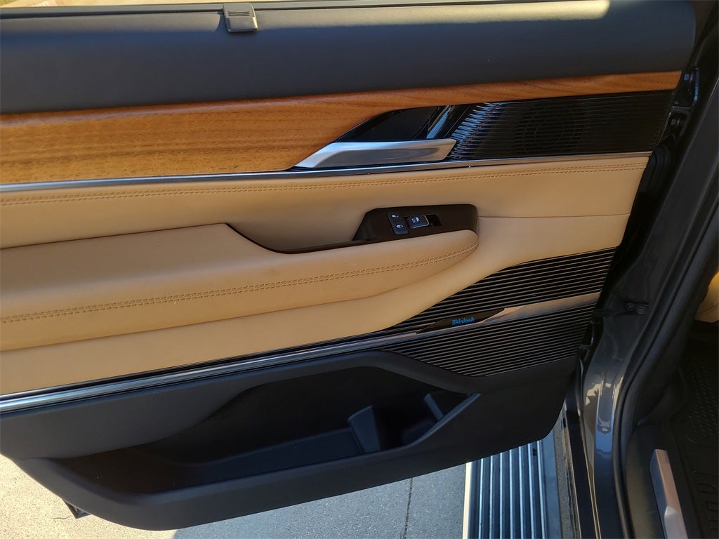 2022 Jeep Grand Wagoneer Series III