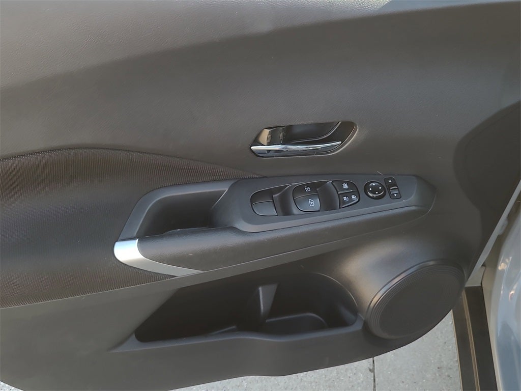 2022 Nissan Kicks SV