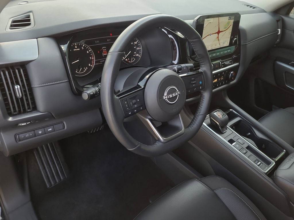 2024 Nissan Pathfinder SL