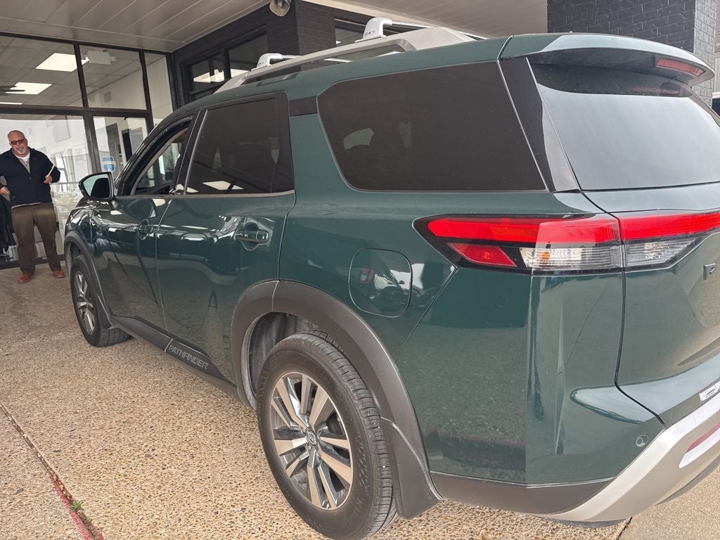 2024 Nissan Pathfinder SL