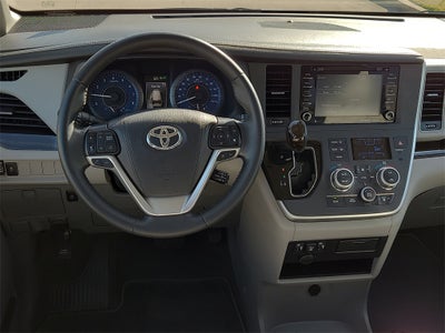 2020 Toyota Sienna XLE