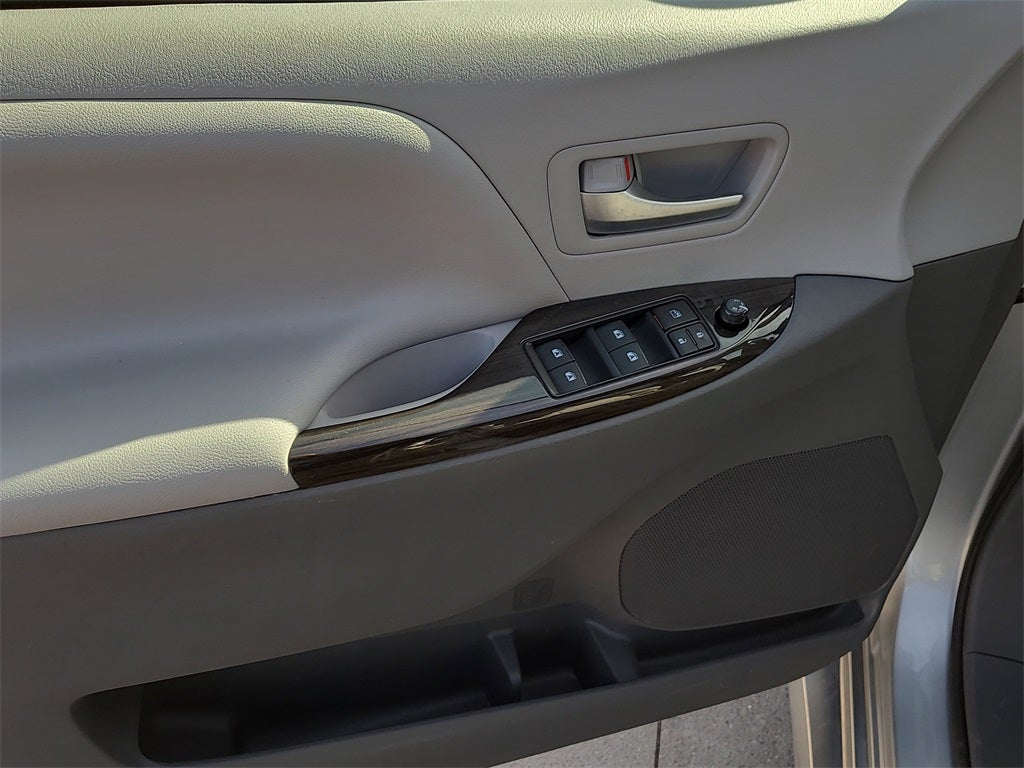 2020 Toyota Sienna XLE