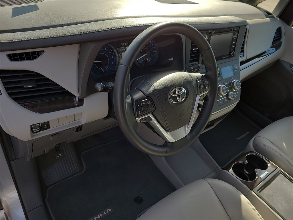 2020 Toyota Sienna XLE