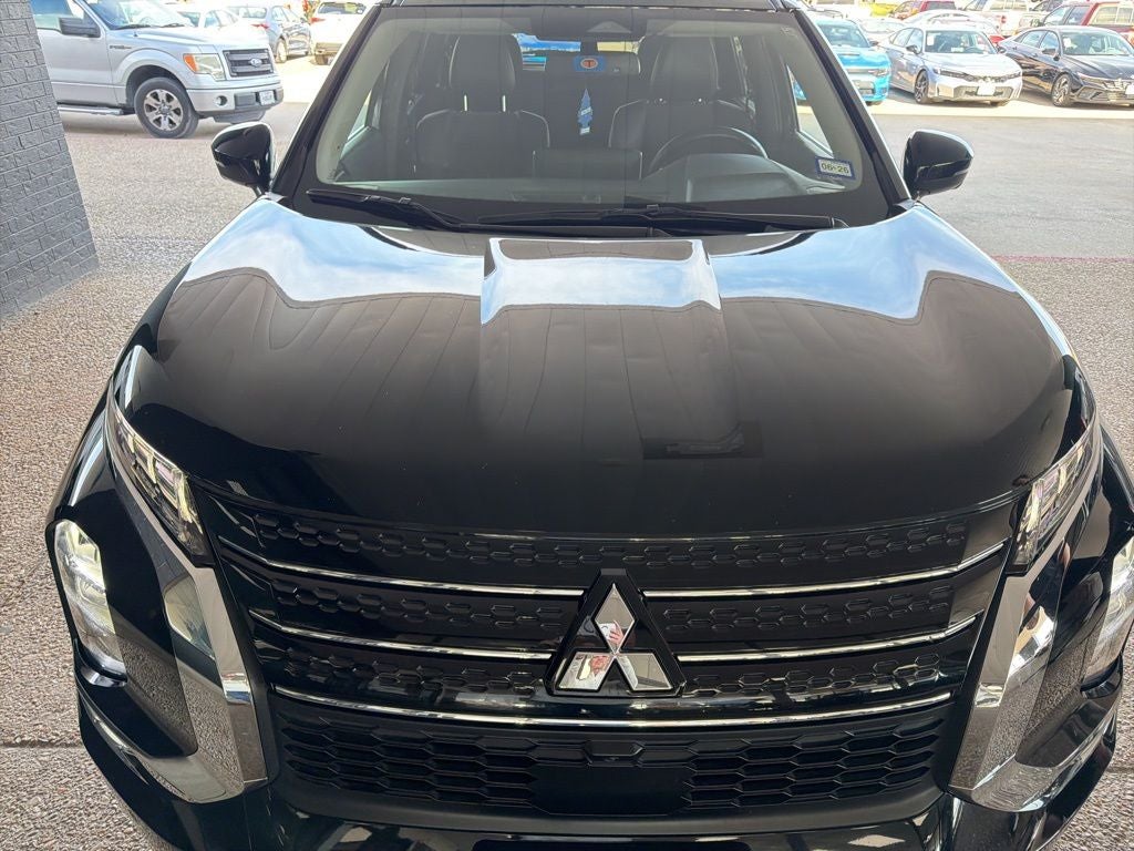 2023 Mitsubishi Outlander SE