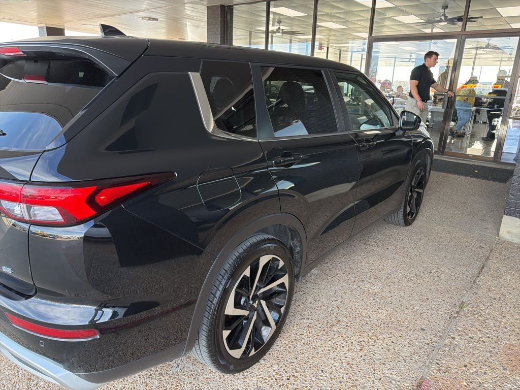 2023 Mitsubishi Outlander SE