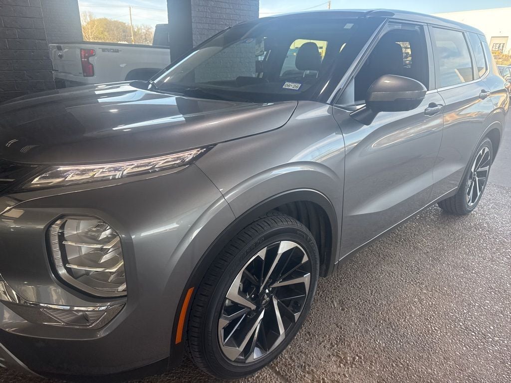 2023 Mitsubishi Outlander SE