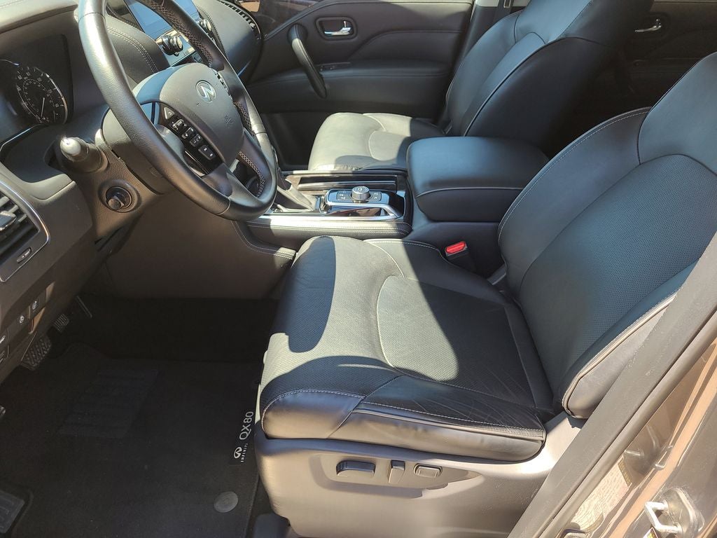 2024 INFINITI QX80 LUXE